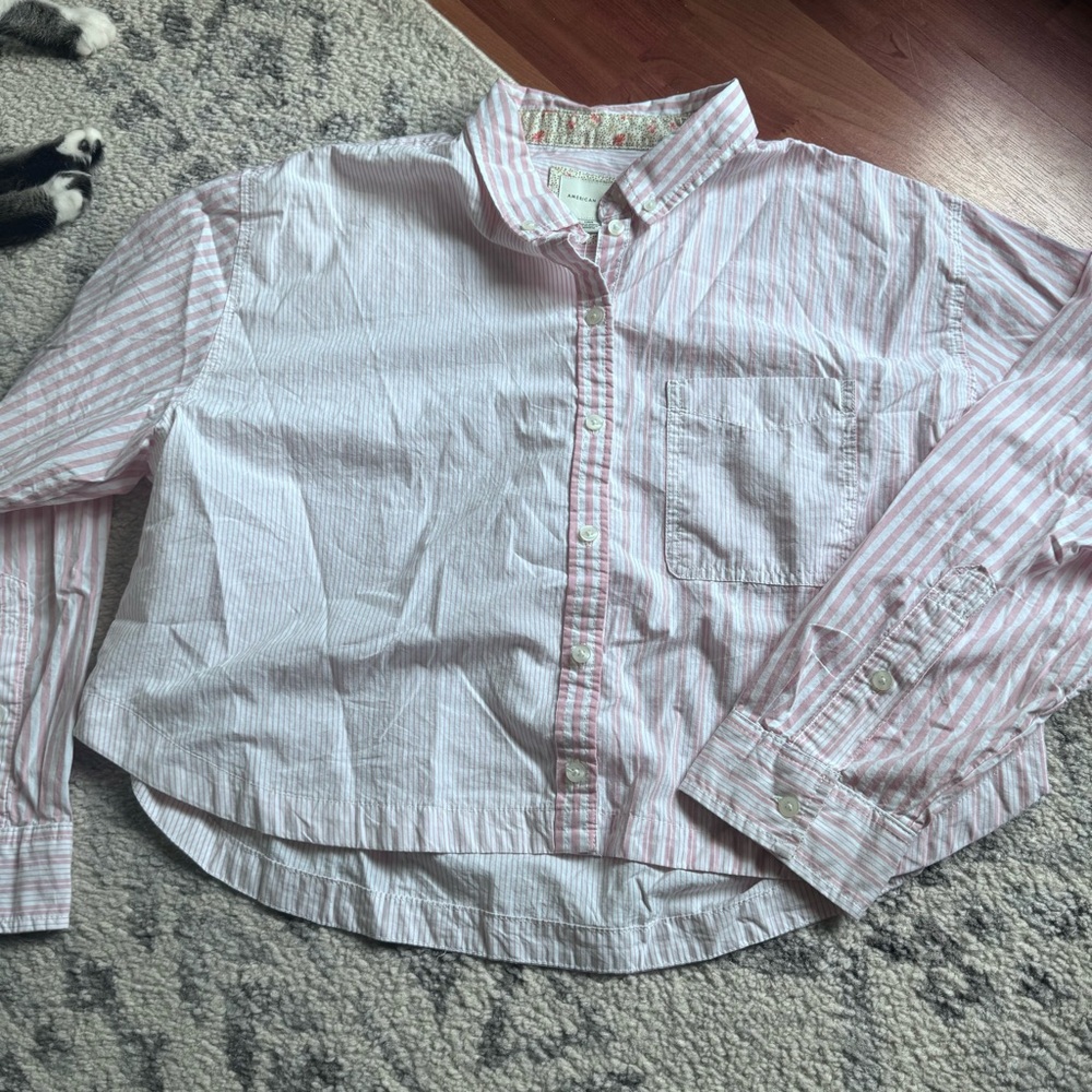 American Eagle cropped Button Down